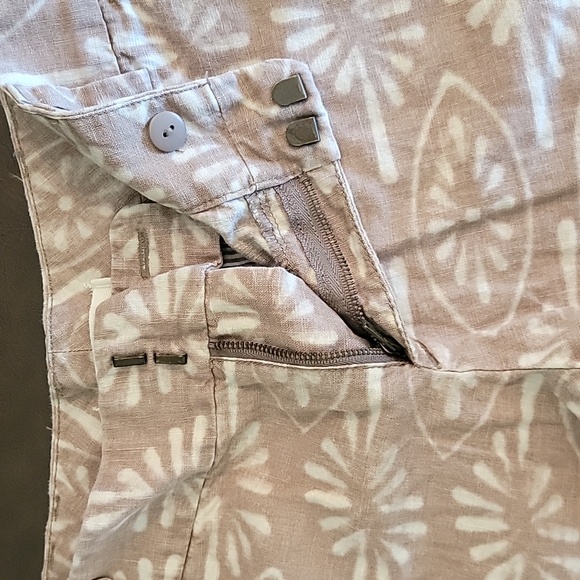Linen blend printed shorts. - Picture 3 of 4
